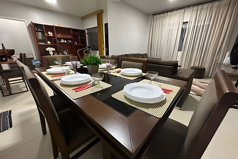 Casa com 3 suites piscina ar 1 km Shopping JL