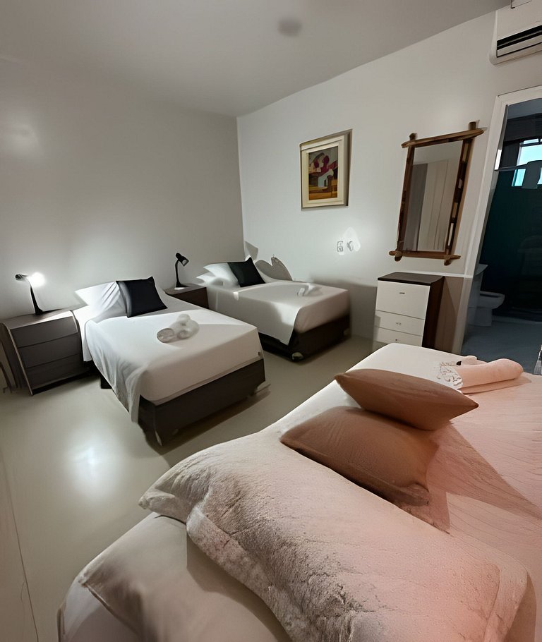 Casa com 3 suites piscina ar 1 km Shopping JL