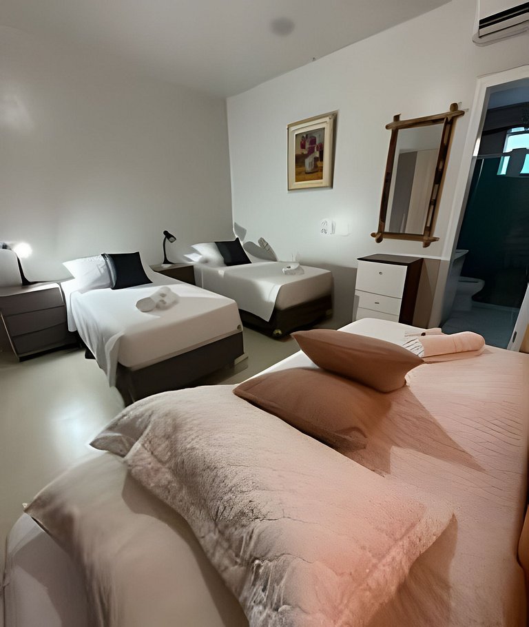 Casa com 3 suites piscina ar 1 km Shopping JL