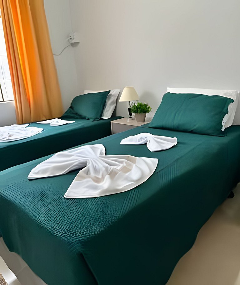 Casa com 3 suites piscina ar 1 km Shopping JL