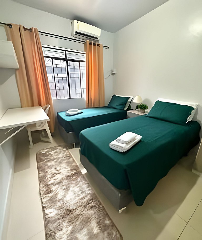 Casa com 3 suites piscina ar 1 km Shopping JL