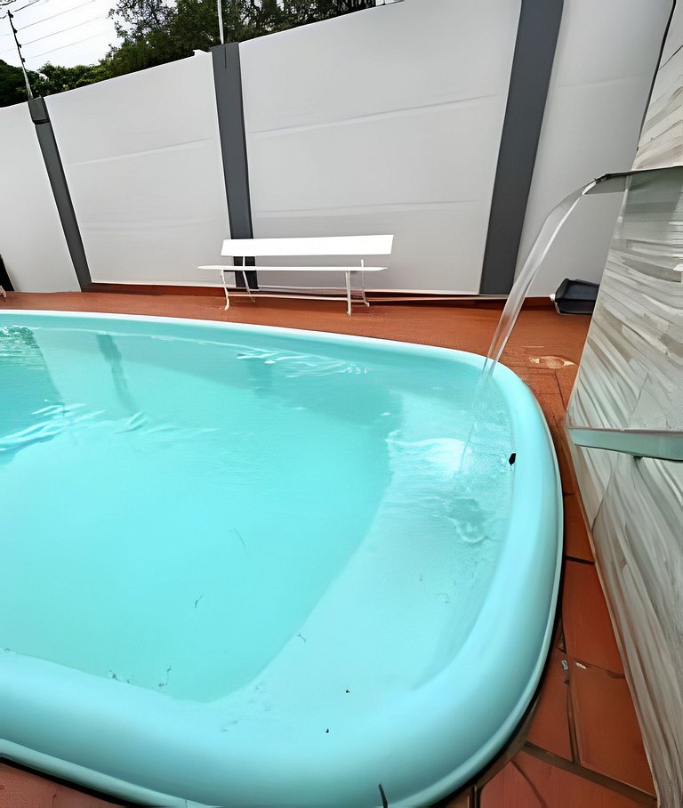 Casa com 3 suites piscina ar 1 km Shopping JL