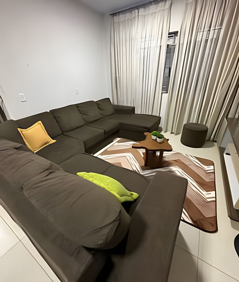 Casa com 3 suites piscina ar 1 km Shopping JL