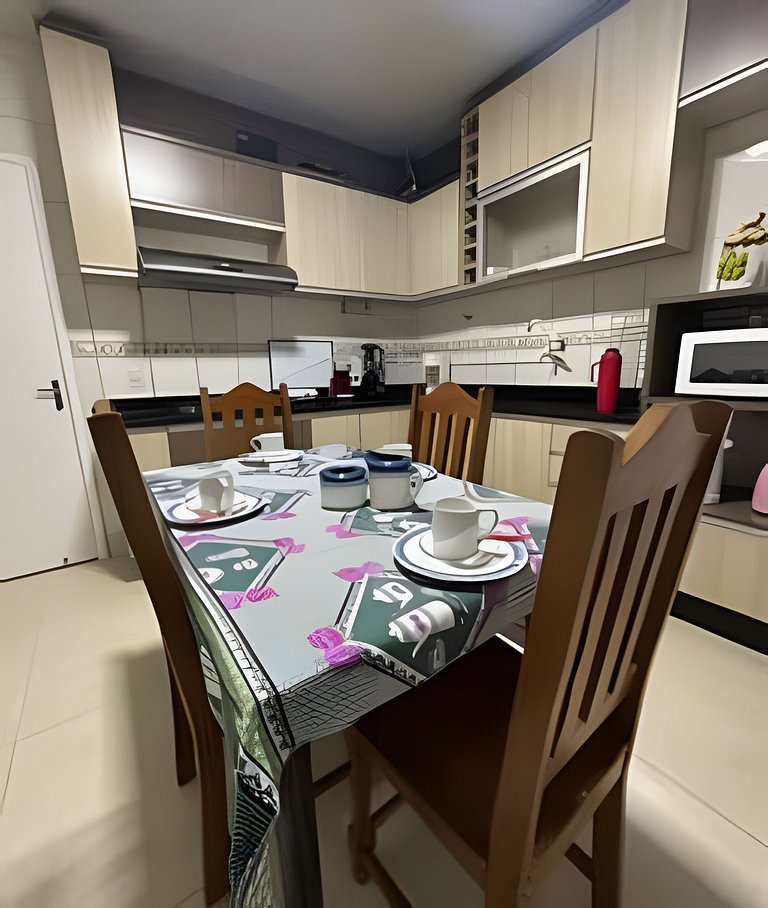 Casa com 3 suites piscina ar 1 km Shopping JL