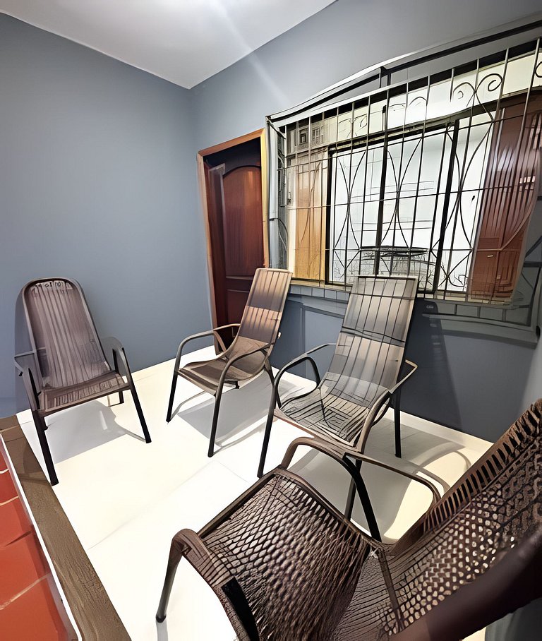 Casa com 3 suites piscina ar 1 km Shopping JL