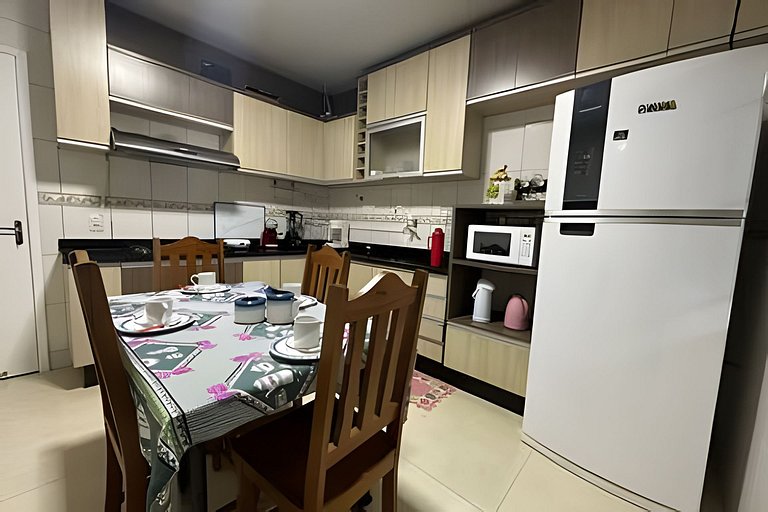 Casa com 3 suites piscina ar 1 km Shopping JL