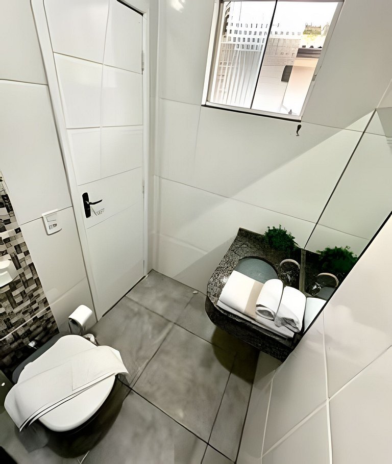 Casa com 3 suites piscina ar 1 km Shopping JL
