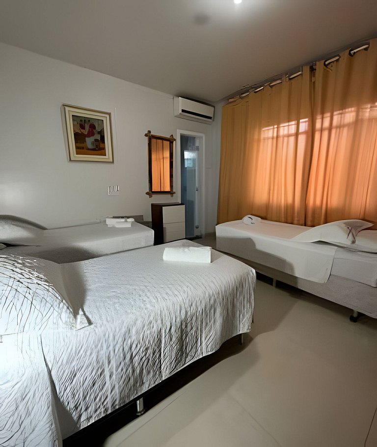 Casa com 3 suites piscina ar 1 km Shopping JL