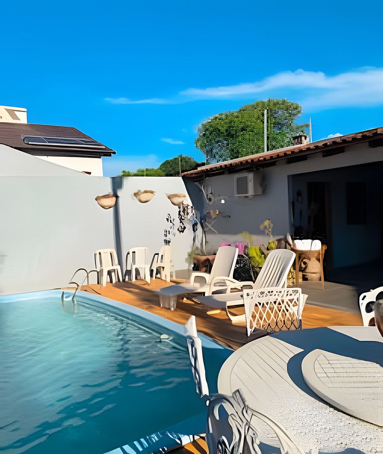 Casa com 3 suites e 1quarto piscina Ar para 10 hospedes