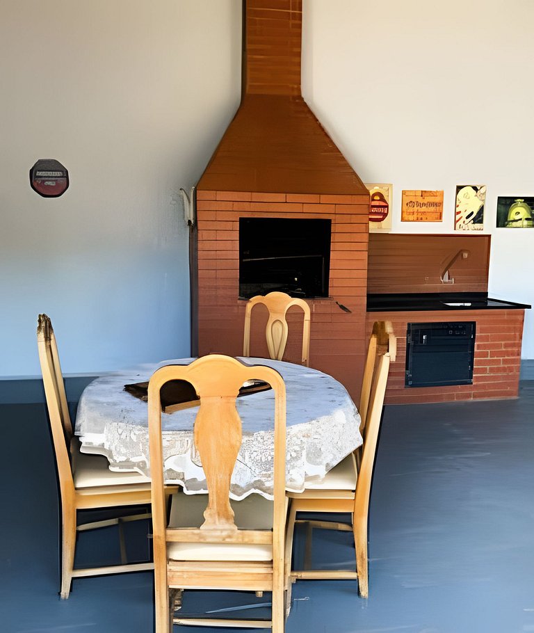 Casa com 3 suite 1qto piscina  AR para 10 hóspedes