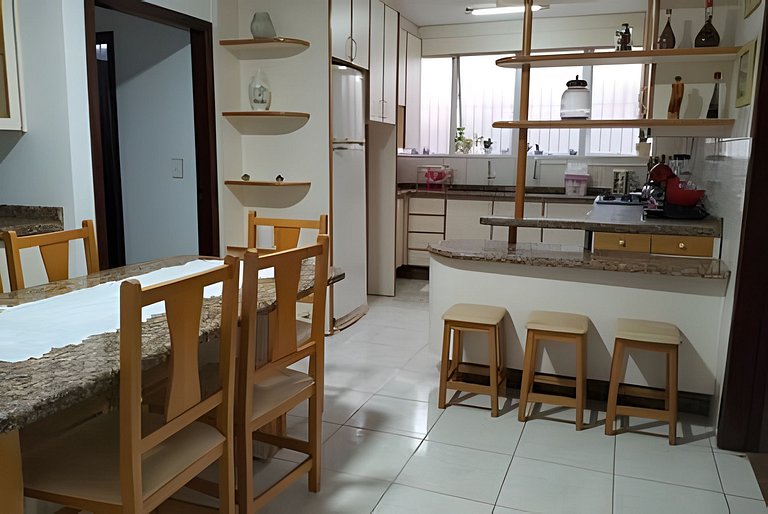 Casa com 3 suite 1qto piscina  AR para 10 hóspedes