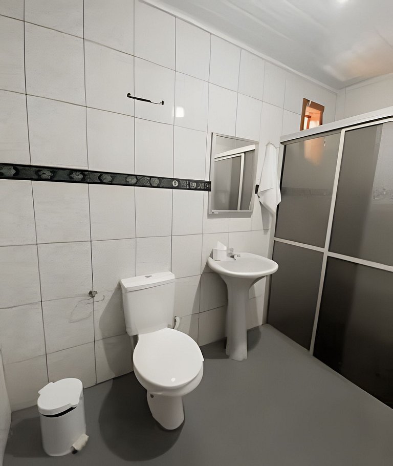 Casa com 3 suite 1qto piscina  AR para 10 hóspedes