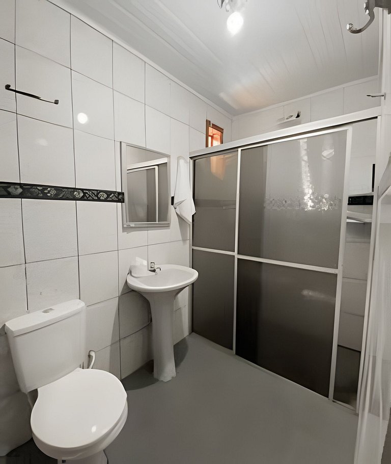 Casa com 3 suite 1qto piscina  AR para 10 hóspedes