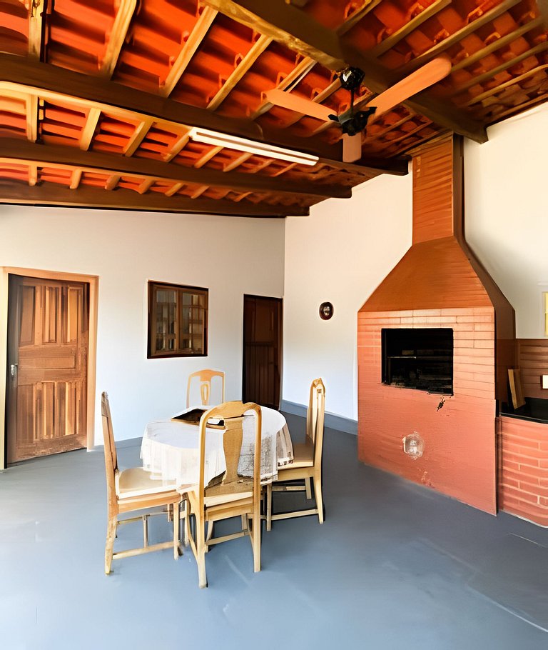 Casa com 3 suite 1qto piscina  AR para 10 hóspedes
