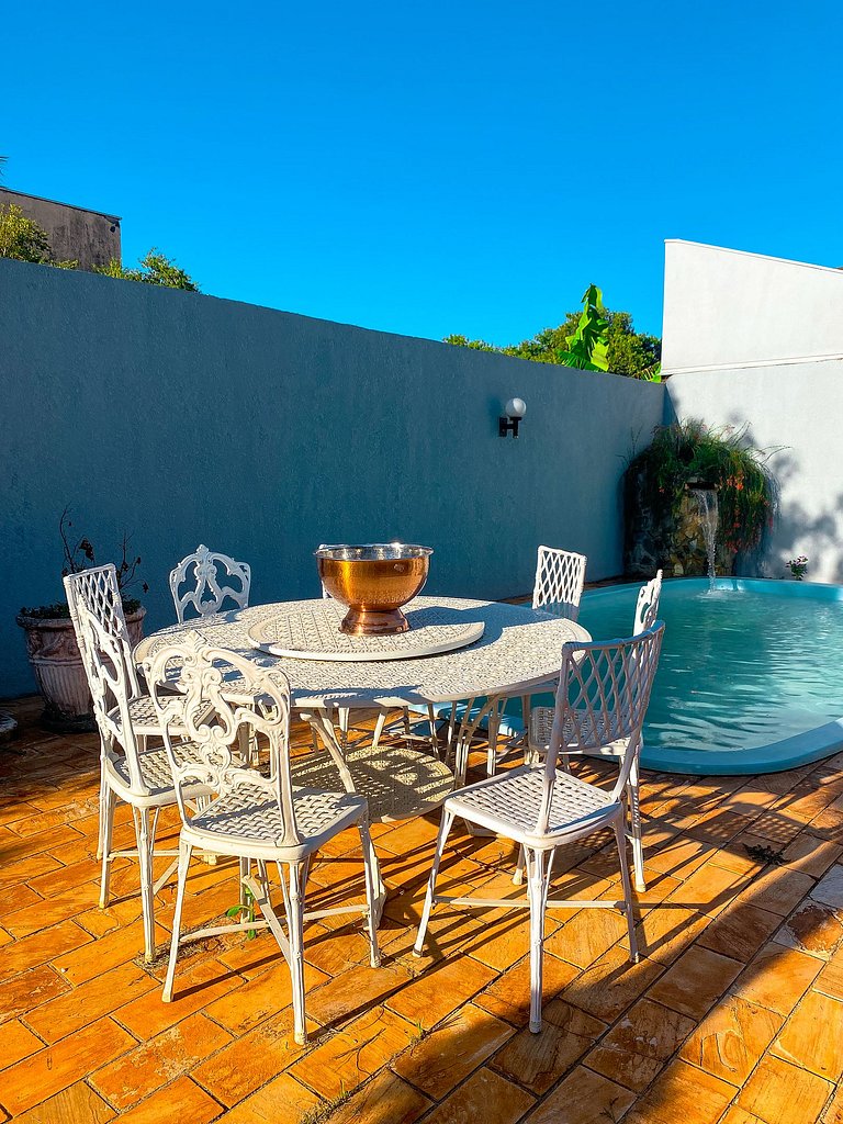 Casa com 3 suite 1qto piscina  AR para 10 hóspedes