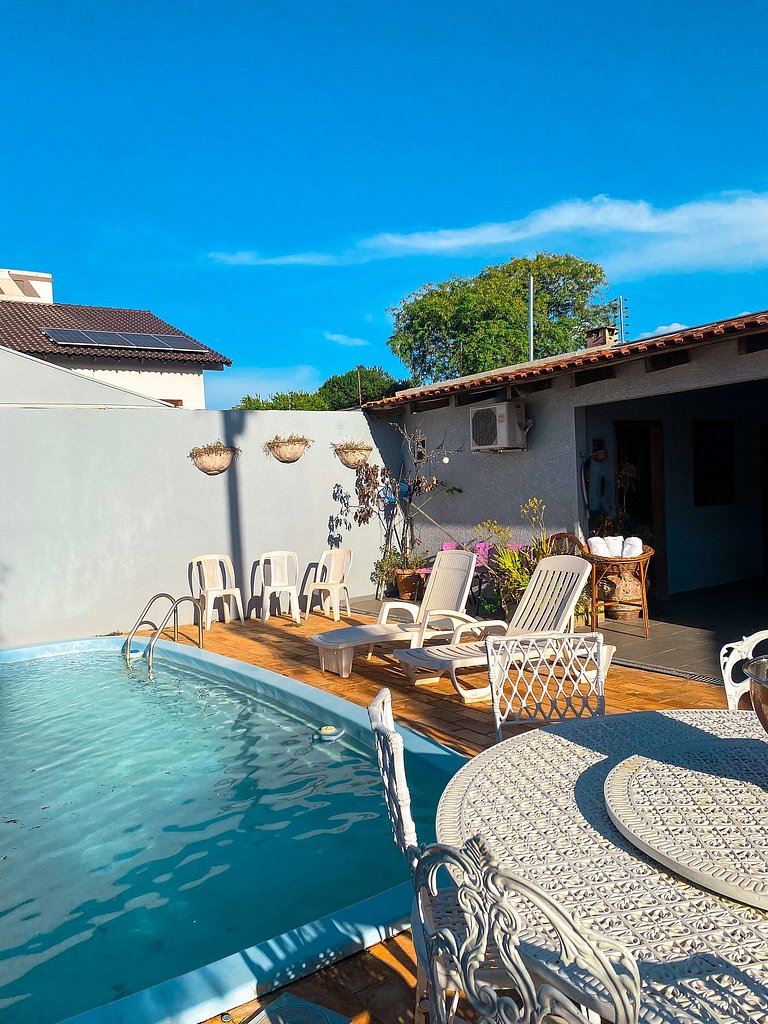 Casa com 3 suite 1qto piscina  AR para 10 hóspedes