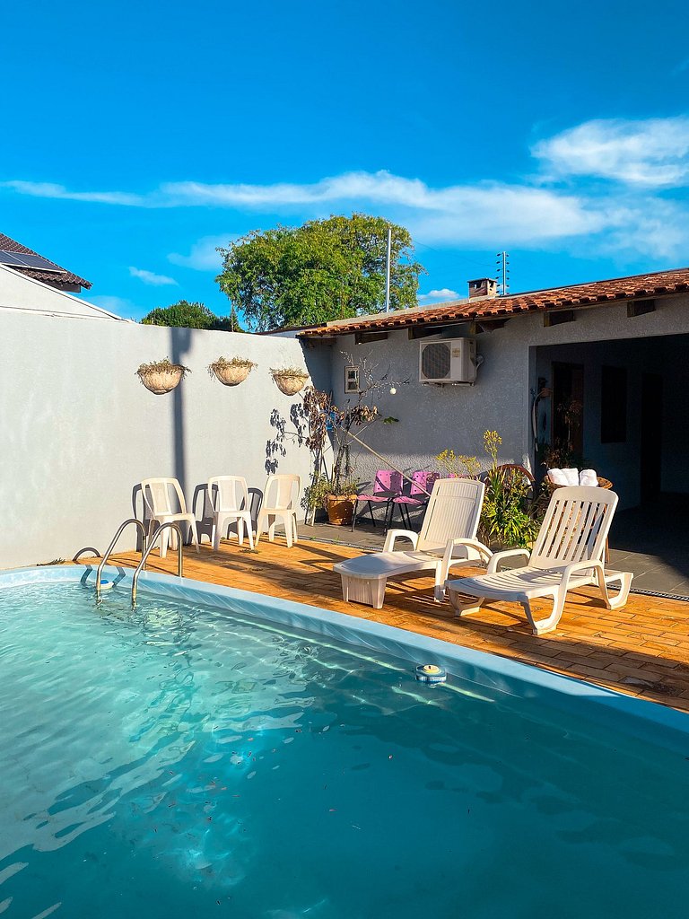 Casa com 3 suite 1qto piscina  AR para 10 hóspedes