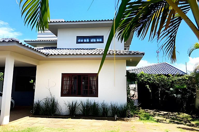 Casa Ampla com piscina para até 16 hospedes