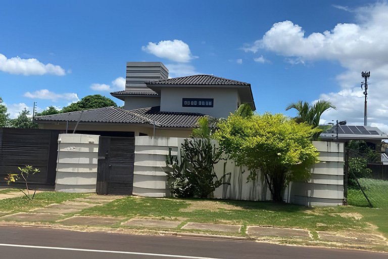 Casa Ampla com piscina para até 16 hospedes