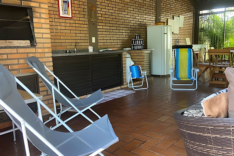 Casa Ampla com piscina para até 16 hospedes