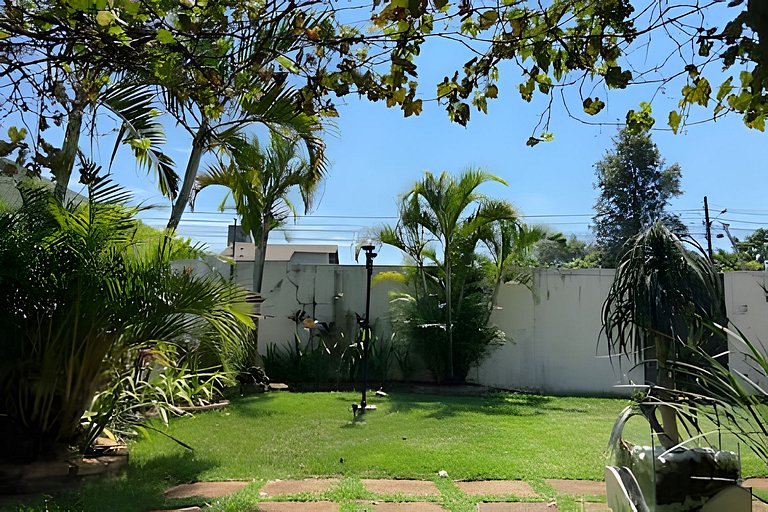 Casa Ampla com piscina para até 16 hospedes