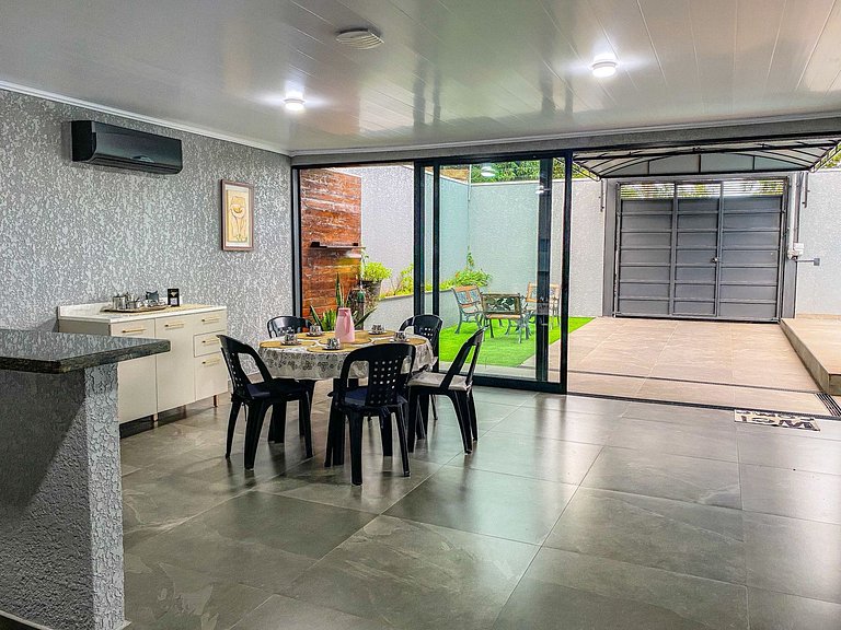 Casa com piscina região Centro pra 8 hóspedes