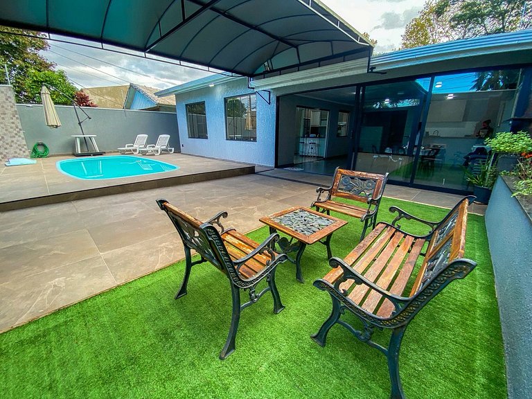 Linda casa com piscina prox. Centro