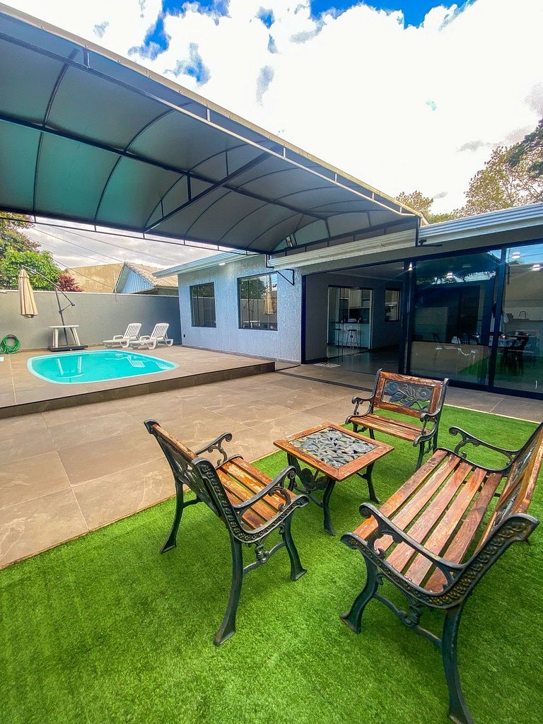 Casa com piscina região Centro pra 8 hóspedes
