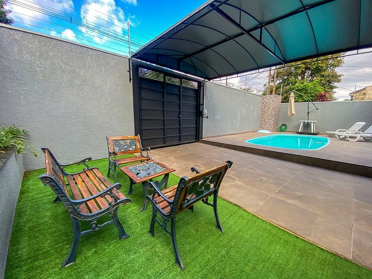 Casa com piscina região Centro pra 8 hóspedes