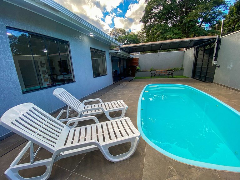 Casa com piscina região Centro pra 8 hóspedes