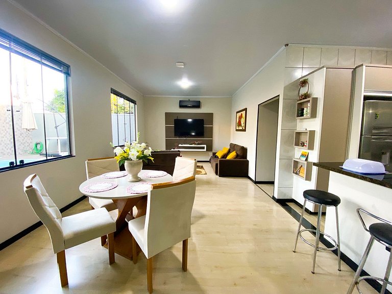 Casa com piscina região Centro pra 8 hóspedes