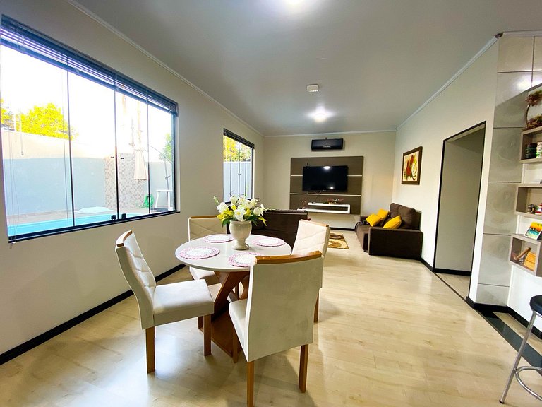 Casa com piscina região Centro pra 8 hóspedes