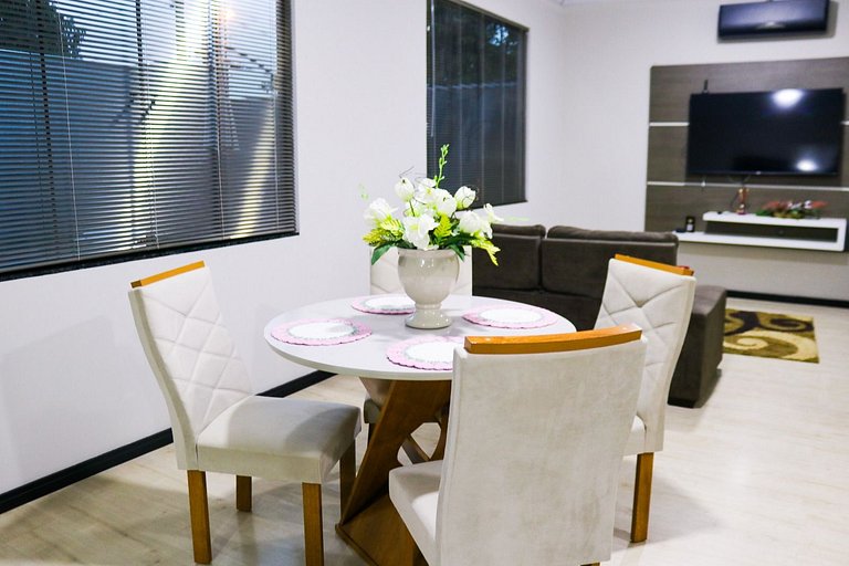 Linda casa com piscina prox. Centro