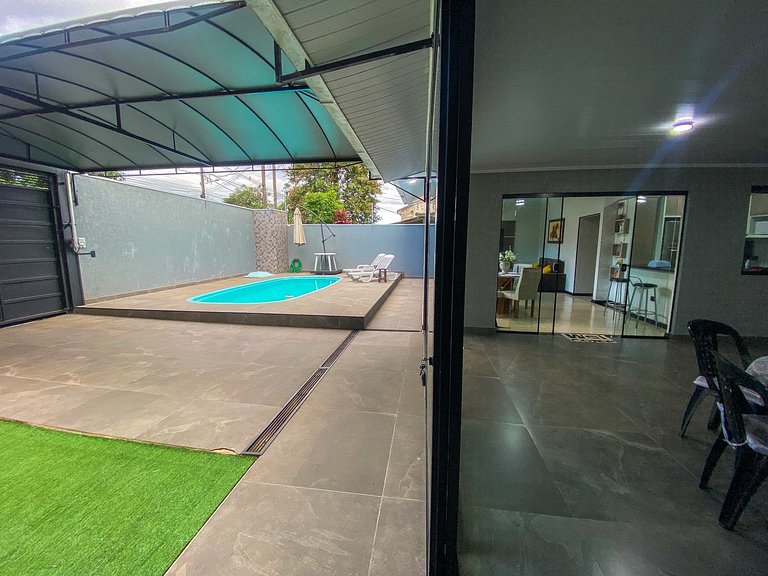 Casa com piscina região Centro pra 8 hóspedes