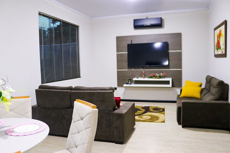 Casa com piscina região Centro pra 8 hóspedes