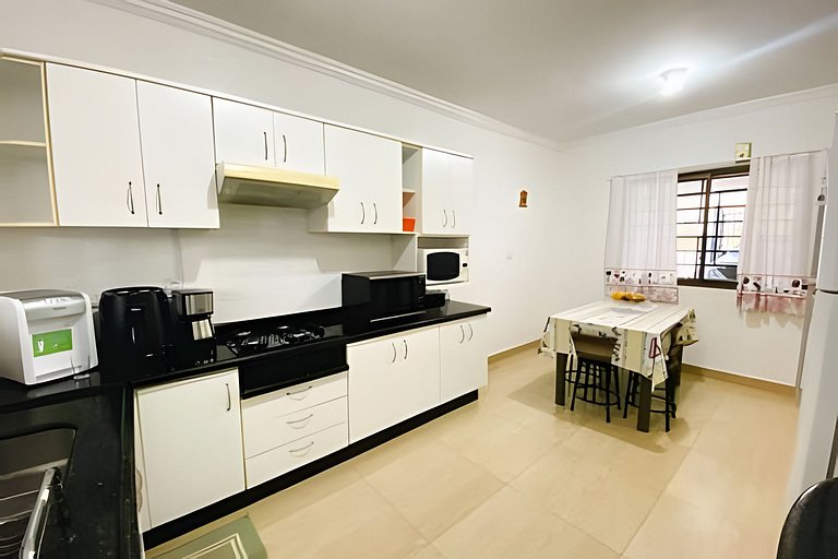 Sobrado 3 Quartos e Ar-Condicionado até 8 Pessoas