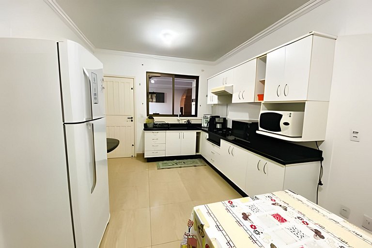 Sobrado 3 Quartos e Ar-Condicionado até 8 Pessoas