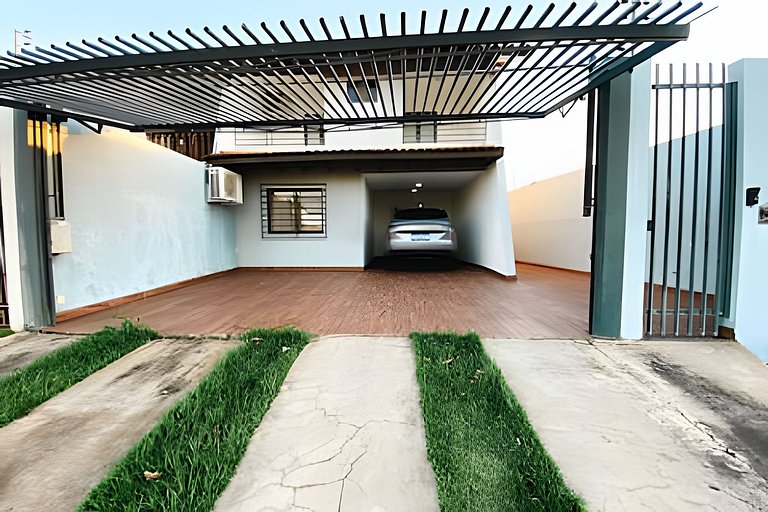 Sobrado 3 Quartos e Ar-Condicionado até 8 Pessoas