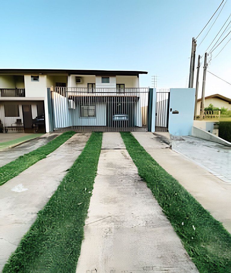 Sobrado 3 Quartos e Ar-Condicionado até 8 Pessoas