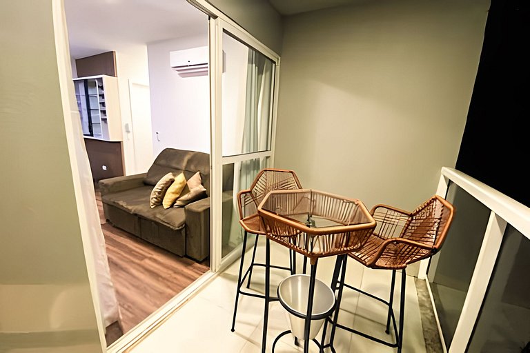 Apto com Piscina de Borda Infinita para 5 pessoas