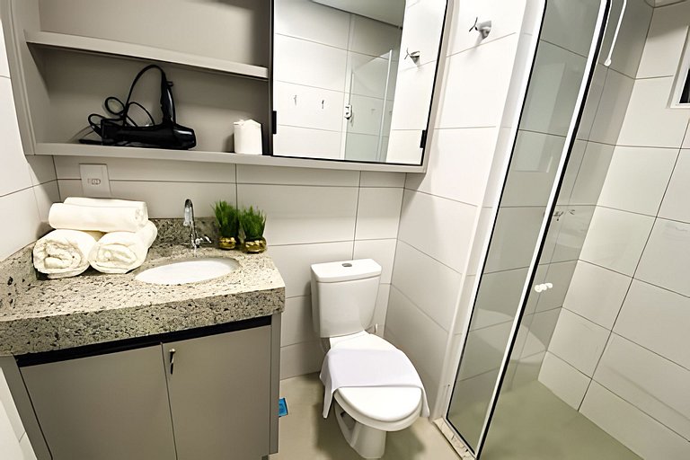 Apto  com Piscina e Jacuzzi: 2 Quartos, 5 Pessoas