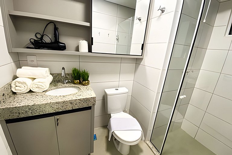 Apto com Piscina de Borda Infinita para 5 pessoas