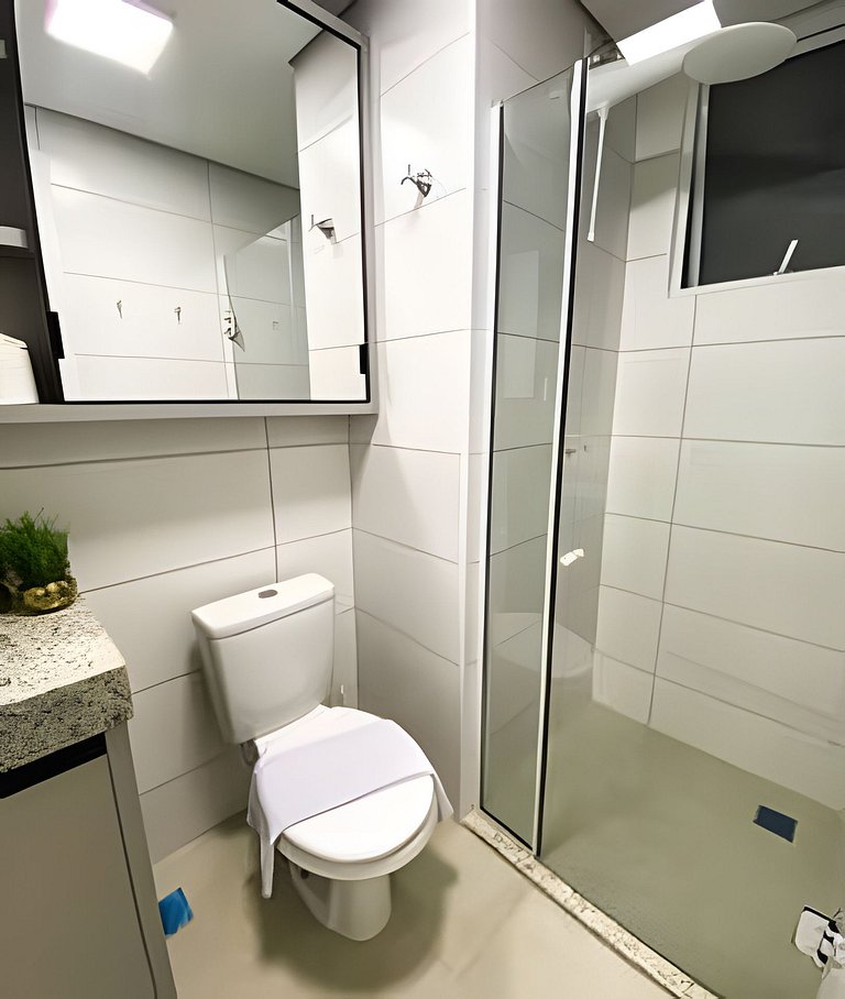 Apto com Piscina de Borda Infinita para 5 pessoas