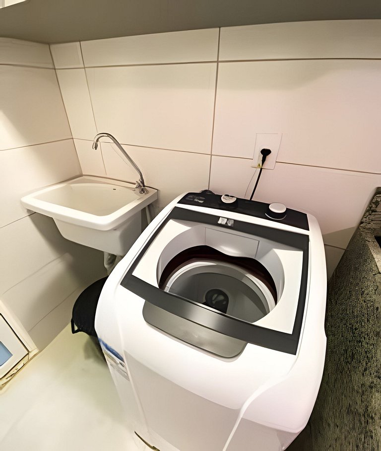 Apto  com Piscina e Jacuzzi: 2 Quartos, 5 Pessoas