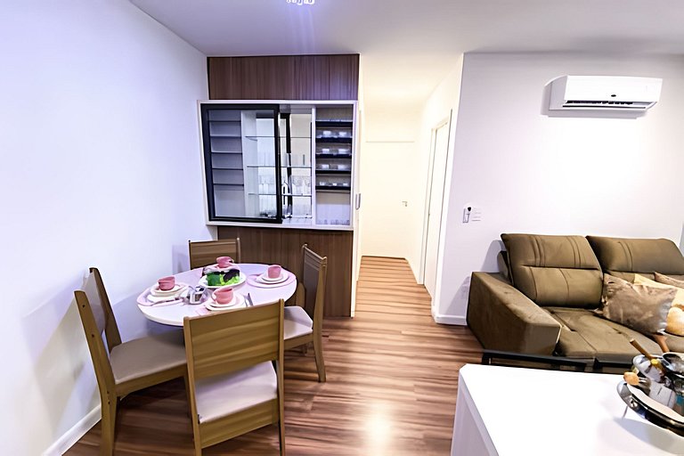 Apto  com Piscina e Jacuzzi: 2 Quartos, 5 Pessoas