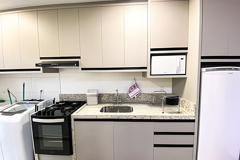 Apto  com Piscina e Jacuzzi: 2 Quartos, 5 Pessoas