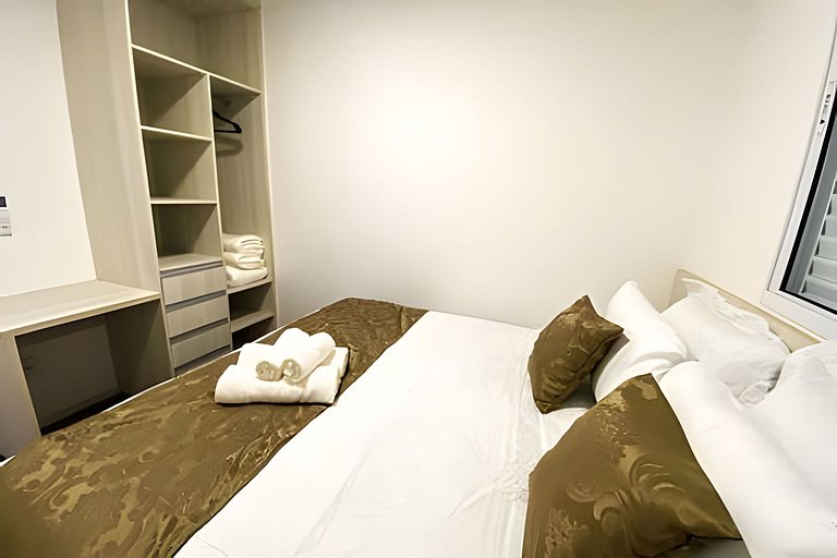 Apto  com Piscina e Jacuzzi: 2 Quartos, 5 Pessoas