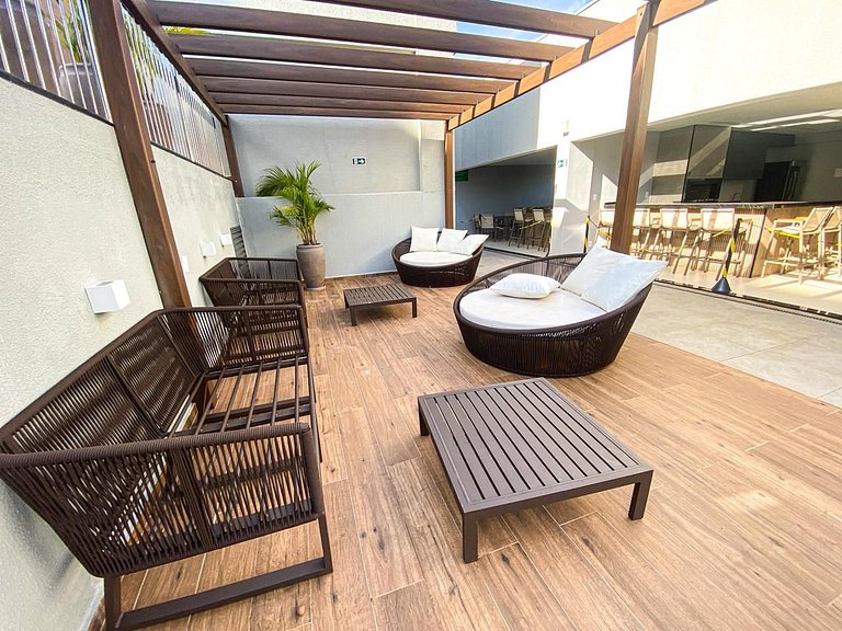 Apto com Piscina de Borda Infinita para 5 pessoas