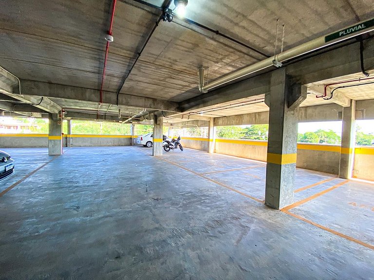 Apto com Piscina de Borda Infinita para 5 pessoas