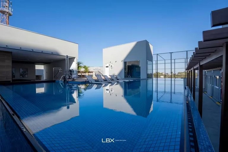 Apto com Piscina de Borda Infinita para 5 pessoas